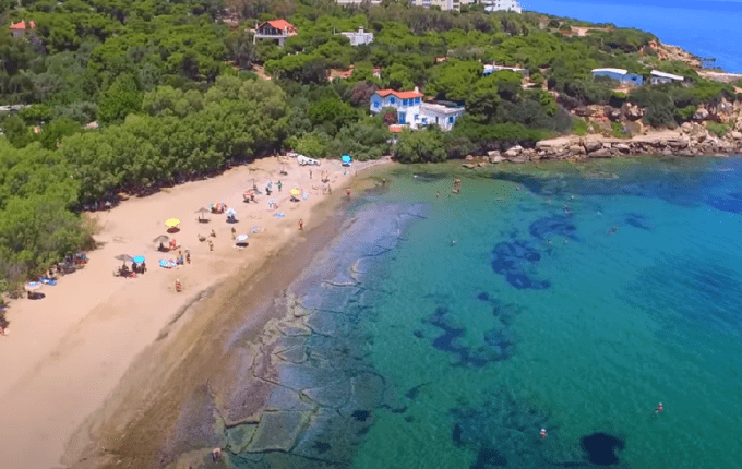 H πρώτη παραλία σε όλη την Αττική που απαγορεύεται το κάπνισμα - Πού θα βρίσκεται (VIDEO)
