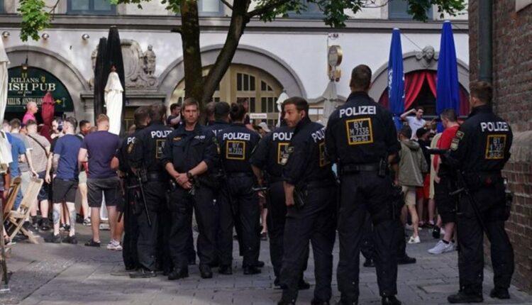 Γερμανία: Συνελήφθησαν Άγγλοι οπαδοί για βιαιοπραγία και ναζιστικούς χαιρετισμούς (VIDEO)