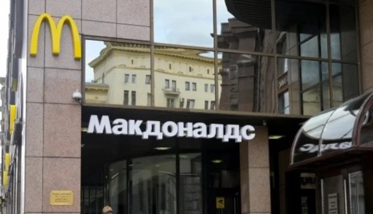 Ως «Vkusno & tochka» ανοίγουν και πάλι τα McDonald's στη Ρωσία