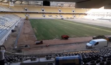 Μαγεία στην «OPAP Arena»: Το στρώσιμο του χλοοτάπητα ξεπέρασε το μισό του αγωνιστικού χώρου (VIDEO)