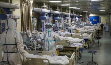 Απελπιστική ξανά η κατάσταση στα νοσοκομεία - Βάζουν σε ράντζα ασθενείς με κορωνοϊό (VIDEO)