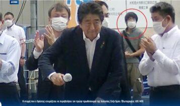 Εικόνα-σοκ: Η στιγμή που ο δράστης ετοιμάζεται να πυροβολήσει τον πρώην πρωθυπουργό της Ιαπωνίας Σίνζο Άμπε!