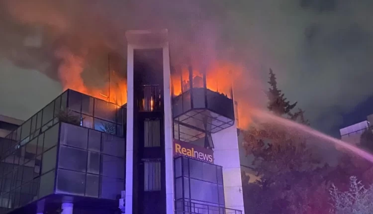 Φωτιά στον Real FM: Καταγγέλλει εμπρησμό ο Χατζηνικολάου (VIDEO)