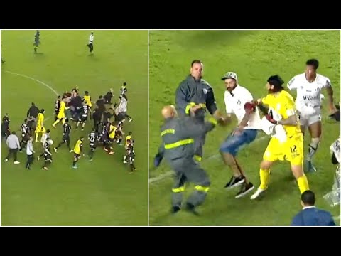 Χάος στη Βραζιλία: Οπαδός της Σάντος έκανε ντου στο γήπεδο και επιτέθηκε στον τερματοφύλακα της Κορίνθιας (VIDEO)