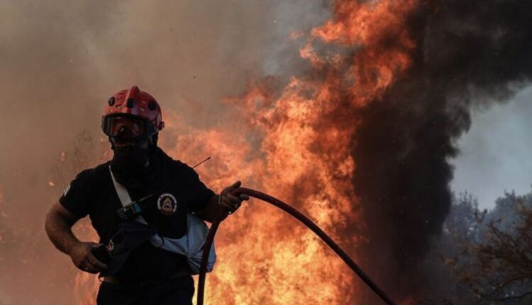Πυροσβεστική: Σε ύφεση η πυρκαγιά στην Πεντέλη