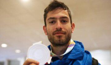 Με το ασημένιο μετάλλιο στο στήθος επέστρεψε στην Ελλάδα ο Μίλτος Τεντόγλου
