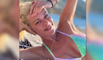 Χωρίς ίχνος μακιγιάζ ή photoshop: Η Ζέτα Μακρυπούλια «έσβησε» τις influencers με μία μόνο φωτό στην παραλία