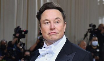 Βόμβα από Elon Musk: «Αγοράζω τη Μάντσεστερ Γιουνάιτεντ»