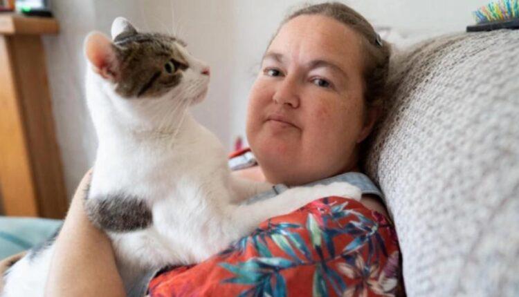 Γυναίκα σώθηκε από καρδιακό επεισόδιο χάρη στον γάτο της