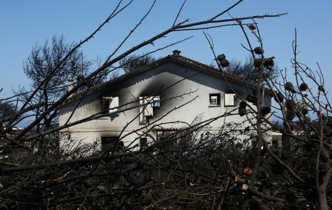 Τραγωδία στον Ωρωπό: Γυναίκα έχασε τη ζωή της από φωτιά σε σπίτι