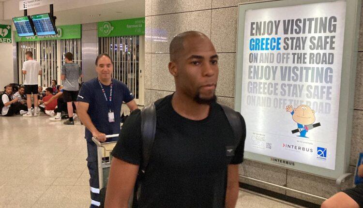 Στην Αθήνα για την ΑΕΚ ο παικταράς Σιντιμπέ! (ΦΩΤΟ-VIDEO)