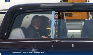 Ο βασιλιάς Κάρολος Γ’ έφτασε στο Λονδίνο – Στις 20:00 το διάγγελμά του (ΦΩΤΟ-VIDEO)