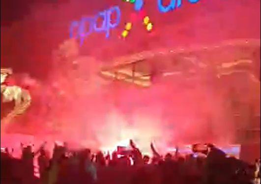 Χαμός στην «Αγιά Σοφιά-OPAP Arena» με καπνογόνα και συνθήματα! (VIDEO)