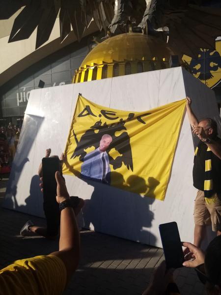 Σημαίες της ΑΕΚ με τον Δημήτρη Μελισσανίδη στην «Αγιά Σοφιά - OPAP Arena»! (ΦΩΤΟ)