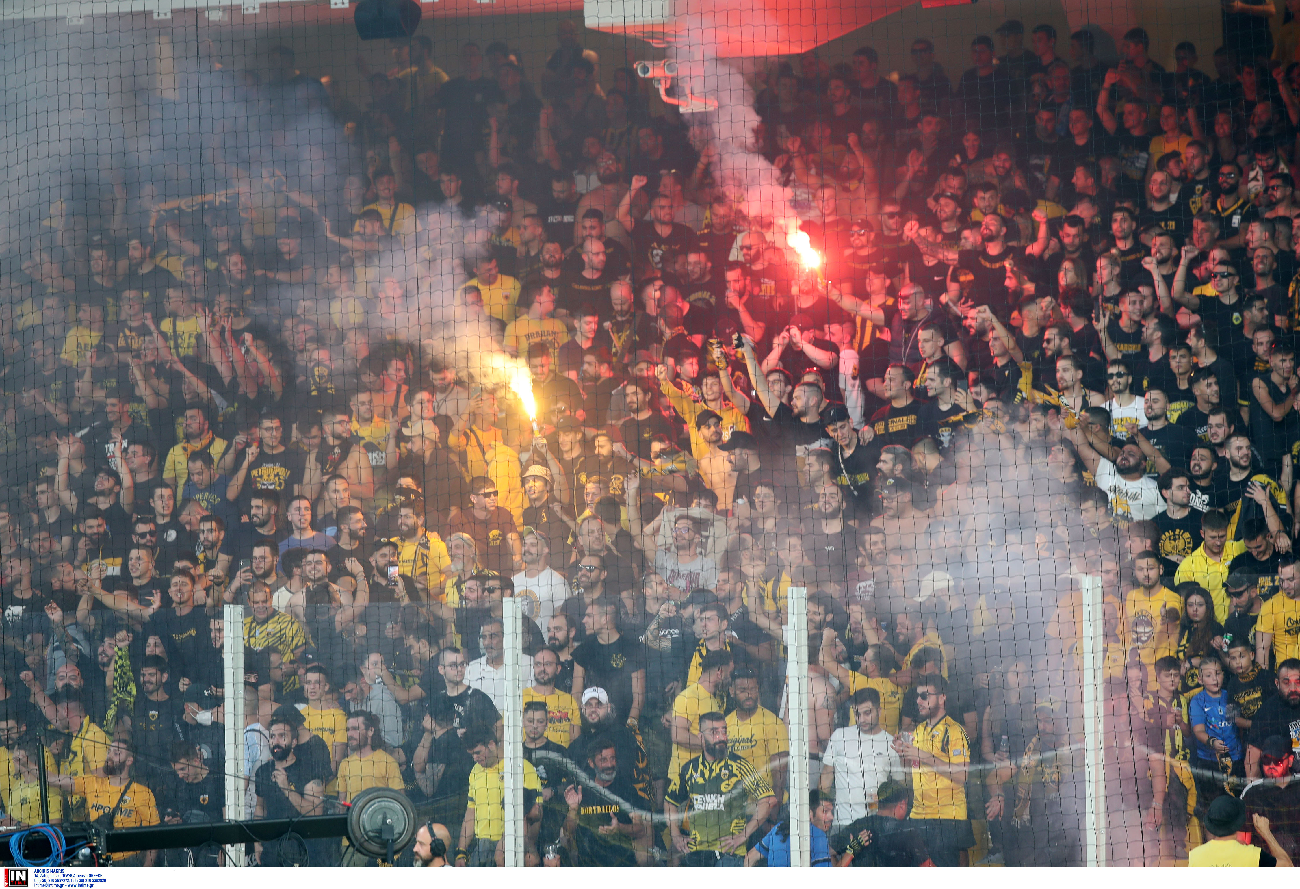 Εικόνες από τον κόσμο της ΑΕΚ λίγο πριν το ιστορικό πρώτο ματς στην «Αγιά Σοφιά-OPAP Arena»