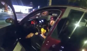 VIDEO σοκ: Αστυνομικός στις ΗΠΑ πυροβόλησε ανύποπτο 17χρονο την ώρα που έτρωγε!