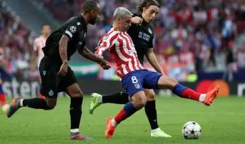Champions League: Υπερηχητική Νάπολι «υπέταξε» (4-2) τον Αγιαξ