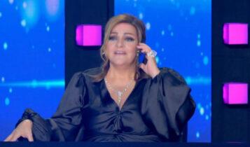 J2US: «Κάγκελο» η Βίκυ Σταυροπούλου, χτύπησε το κινητό της on air -«Τι ντροπή» (VIDEO)