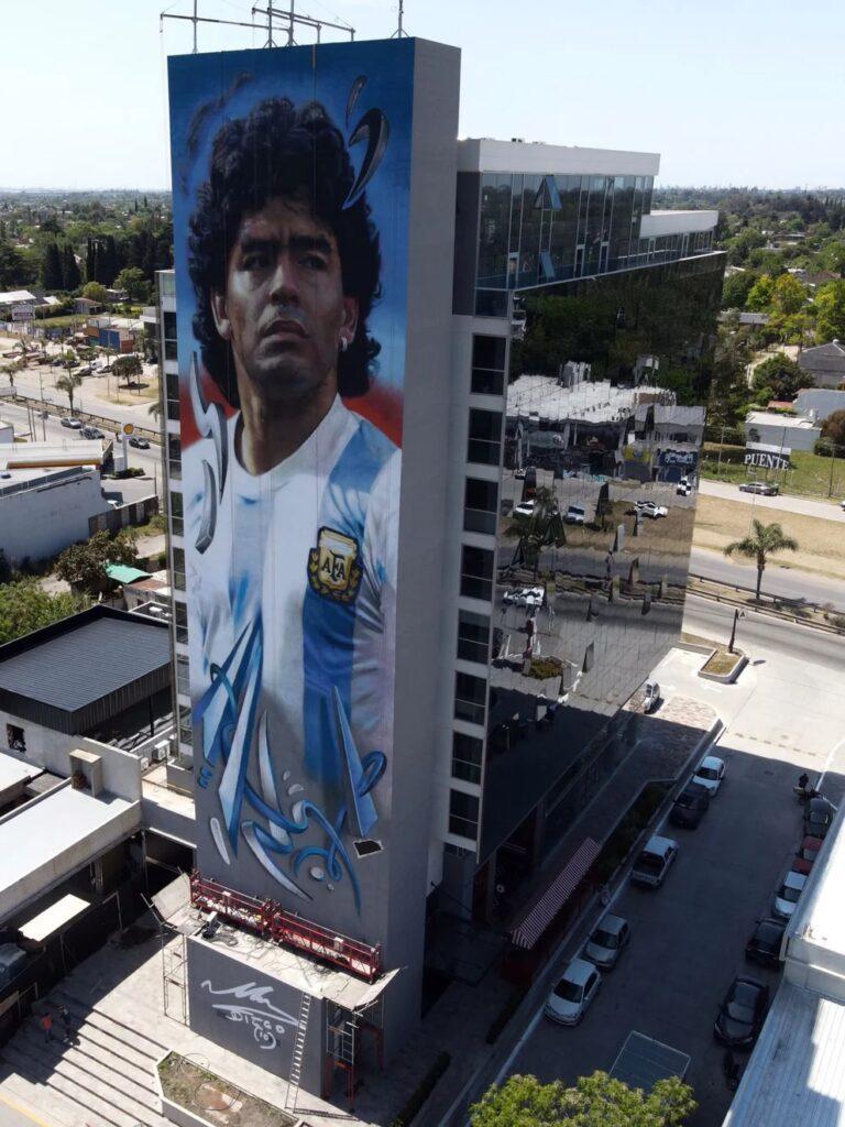 Μαραντόνα: Τρομερό γκράφιτι 40 μέτρων σε πολυκατοικία του Μπουένος Άιρες (ΦΩΤΟ)
