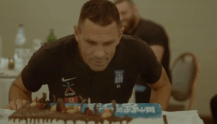 Εθνική: Η τούρτα-έκπληξη στον Πογιέτ για τα γενέθλιά του (VIDEO)