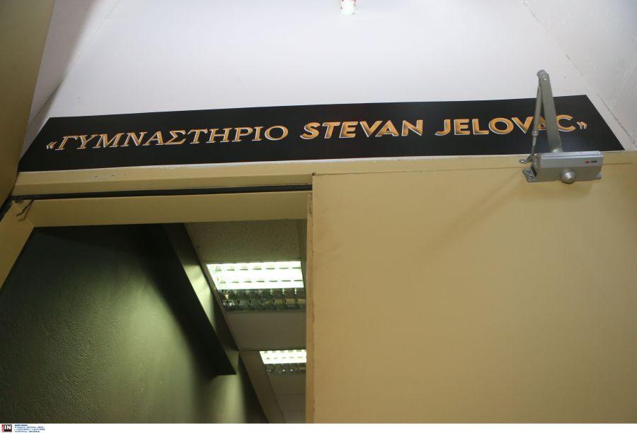 ΑΕΚ: Εικόνες από την ονοματοδοσία του γυμναστηρίου στα Λιόσια σε «Στέβαν Γέλοβατς»