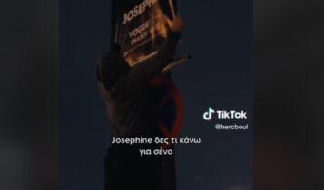 «Ζόζεφιν δες τι κάνω για σένα»: Κατέβασε αφίσα της τραγουδίστριας και την πήρε σπίτι του (VIDEO)