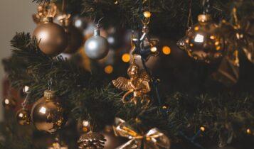 Πόσο ρεύμα «καίνε» τα χριστουγεννιάτικα λαμπάκια – Η απάντηση του ειδικού θα σας εκπλήξει