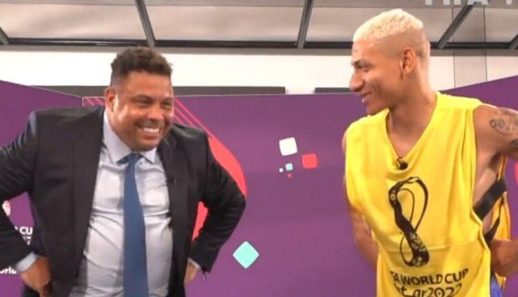 Μουντιάλ 2022- Βραζιλία: Ο Ριτσάρλισον έμαθε στο Ρονάλντο τον πανηγυρισμό του... περιστεριού και του φίλησε τα πόδια! (VIDEO)