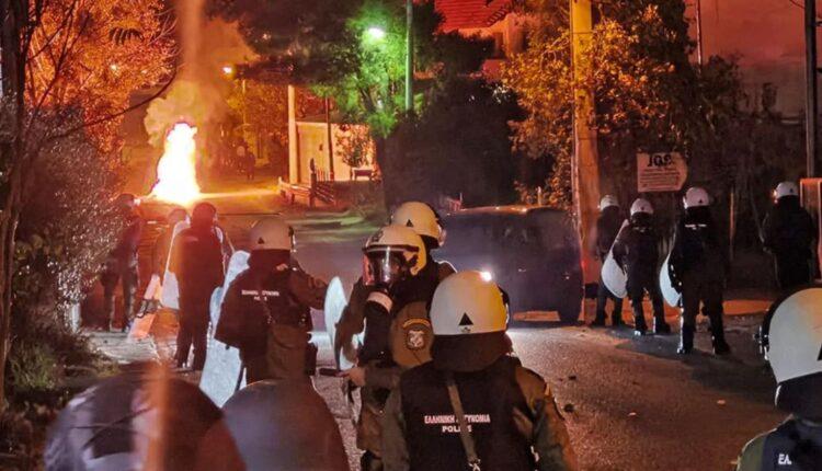 Ρομά καίνε τα πάντα και απειλούν μέσω TikTok: «Έλληνες, θα σας ρίξουμε στη θάλασσα»