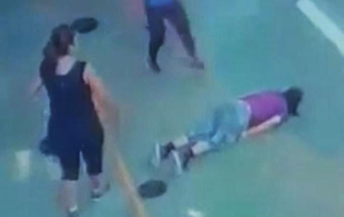 Σοκαριστικό: Νεαρή γυναίκα κάνει γυμναστική και πέφτει νεκρή στο έδαφος! (VIDEO)