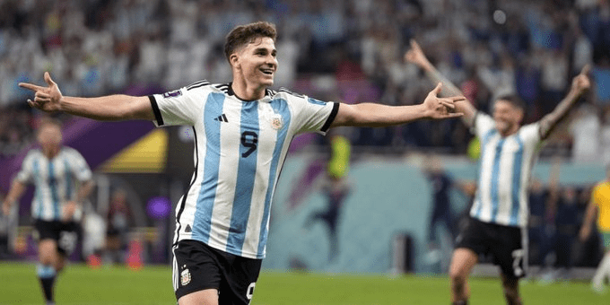 Μουντιάλ 2022: Ο Άλβαρες κέρδισε δυο κόντρες και έκανε το 2-0 για την Αργεντινή! (VIDEO)