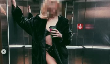 Γνωστή και… τούμπανο Ελληνίδα στο ασανσέρ με εσώρουχα και γούνα - Δεν πρόλαβα να ντυθεί (ΦΩΤΟ)