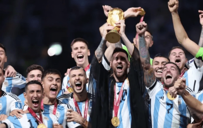 Αργεντίνικα ΜΜΕ για την κατάκτηση του Μουντιάλ 2022: «Έφεραν την ευτυχία σε ένα έθνος» (ΦΩΤΟ)
