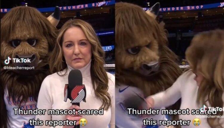Μασκότ του NBA κατατρόμαξε ρεπόρτερ - Του έφερε το μικρόφωνο στο κεφάλι (VIDEO)