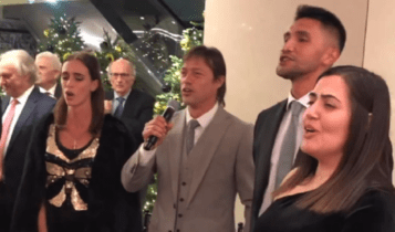 Ο Αλμέιδα πήρε μικρόφωνο και τραγούδησε τον ύμνο της Αργεντινής στο γκαλά της ΑΕΚ! (VIDEO)