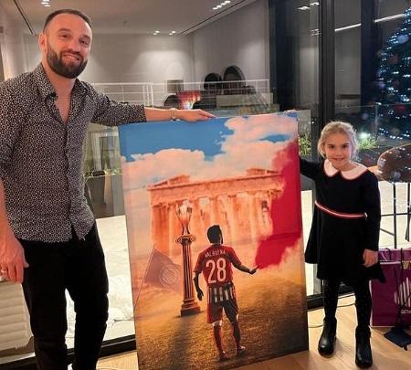 Δώρισαν στον Βαλμπουενά πίνακα που τον απεικονίζει με καπνογόνο μπροστά στην Ακρόπολη! (ΦΩΤΟ)