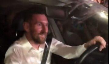 «Πανζουρλισμός» με Μέσι στην Αργεντινή: Περικύκλωσαν το αυτοκίνητό του και δεν μπορούσε να περάσει (VIDEO)