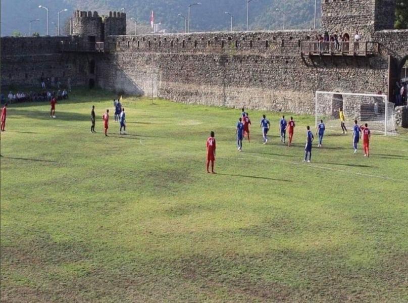 Απίστευτο: Ομάδα από την Γεωργία έχει για γήπεδο... κάστρο του 16ου αιώνα (ΦΩΤΟ)