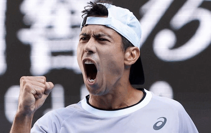 Τένις: Αυτός είναι ο αντίπαλος του Τσιτσιπά στον δεύτερο γύρο (VIDEO)