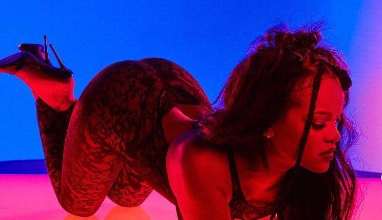 Rihanna: Με σούπερ σέξι εσώρουχα για του Αγίου Βαλεντίνου