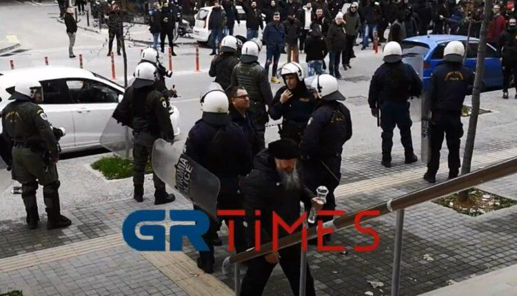 Δίκη Άλκη στη Θεσσαλονίκη: Ένταση μεταξύ οπαδών έξω από τα δικαστήρια (VIDEO)