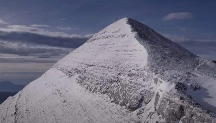 Η πυραμίδα του Ταΰγετου εξάπτει τη φαντασία: Ανθρώπινο χέρι ή σύμπτωση της φύσης στην κορυφή της Πελοποννήσου; (VIDEO)