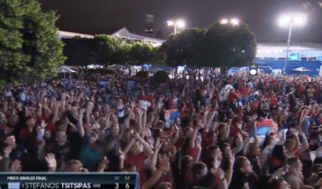 Australian Open: Χαμός στο Melbourne Park την ώρα που αγωνίζονται ο Τσιτσιπάς και Τζόκοβιτς (VIDEO)