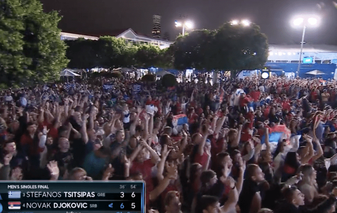 Australian Open: Χαμός στο Melbourne Park την ώρα που αγωνίζονται ο Τσιτσιπάς και Τζόκοβιτς (VIDEO)