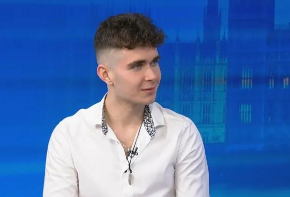 Βίκτωρ Βερνίκος: Ο 16χρονος που θα εκπροσωπήσει την Ελλάδα στη Eurovision – Ο νεότερος υποψήφιος στην ιστορία του θεσμού (ΦΩΤΟ & VIDEO)