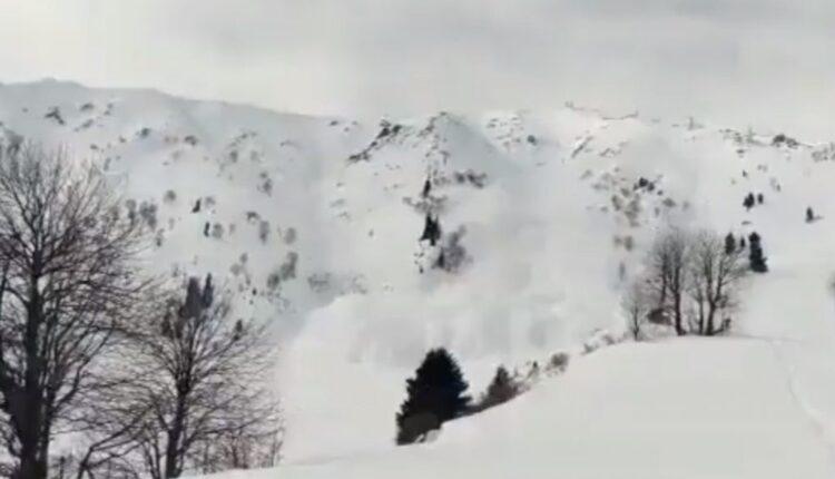 Χιονοστιβάδα «κατάπιε» ομάδα σκιέρ - Σοκαριστικό VIDEO από το Κασμίρ