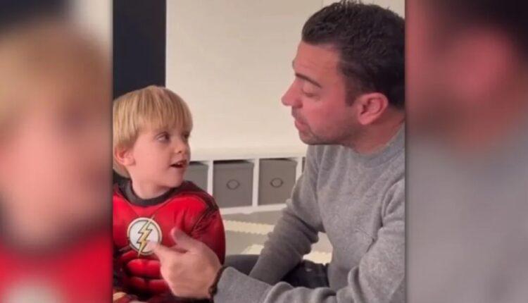 Φοβερό VIDEO: Ο Τσάβι μαθαίνει τον ύμνο της Μπαρτσελόνα στον 4χρονο γιο του!