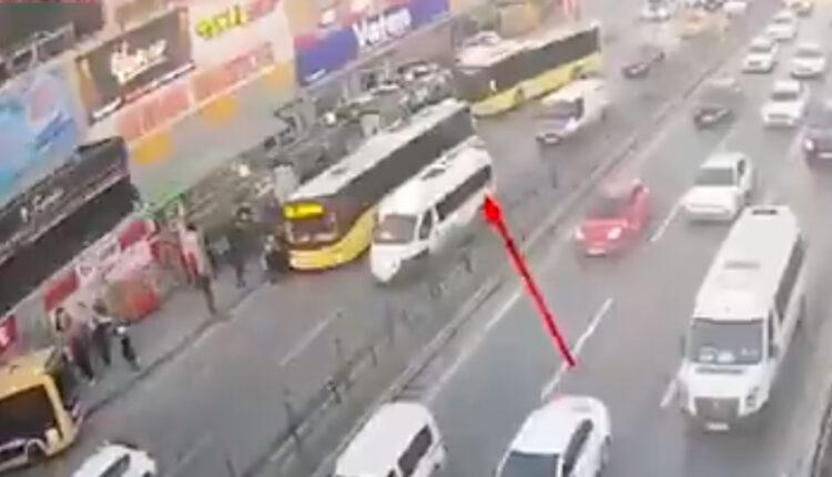 Σοκαριστικό τροχαίο: Λεωφορείο «θέρισε» πεζούς σε στάση - Ένας νεκρός (VIDEO)