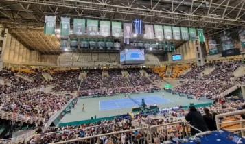 Γίναμε... Αγγλία: Πάνω από 12.000 θεατές σε ελληνικό γήπεδο για αγώνα τένις! (VIDEO)