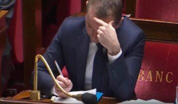 Σταυρόλεξο έλυνε ο υπουργός Εργασίας της Γαλλίας την ώρα που συζητούσαν το συνταξιοδοτικό (VIDEO)